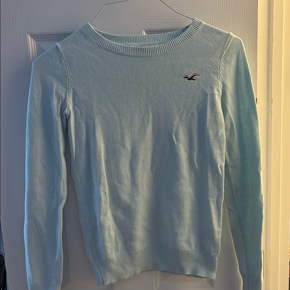 Hollister Women's Light Blue Sweater